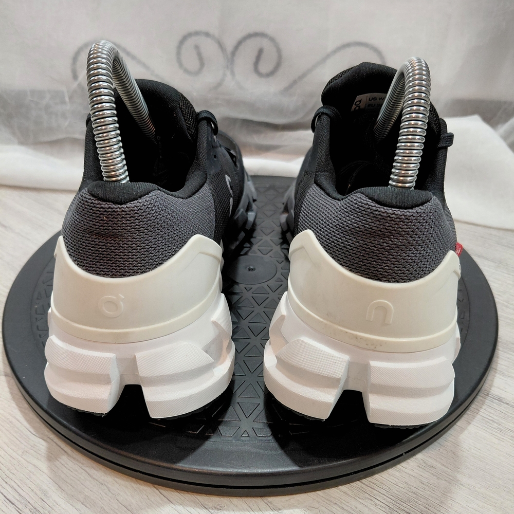 NEW On Running Womens Cloud Flyer 4 Black White & Gray Running Shoes SIZE 7 - Picture 7 of 11